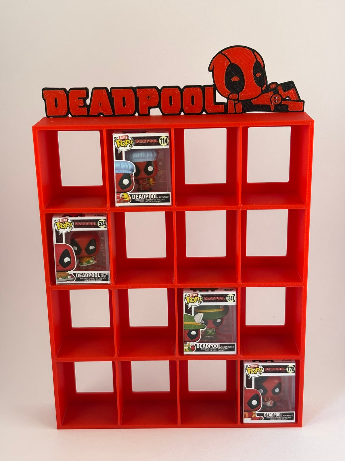 Estantería Deadpool para Funko Bitty Pop | Expositor 3D con Deadpool Tumbado | Exhibidor para 16 Mini Funkos - Zascalo.com