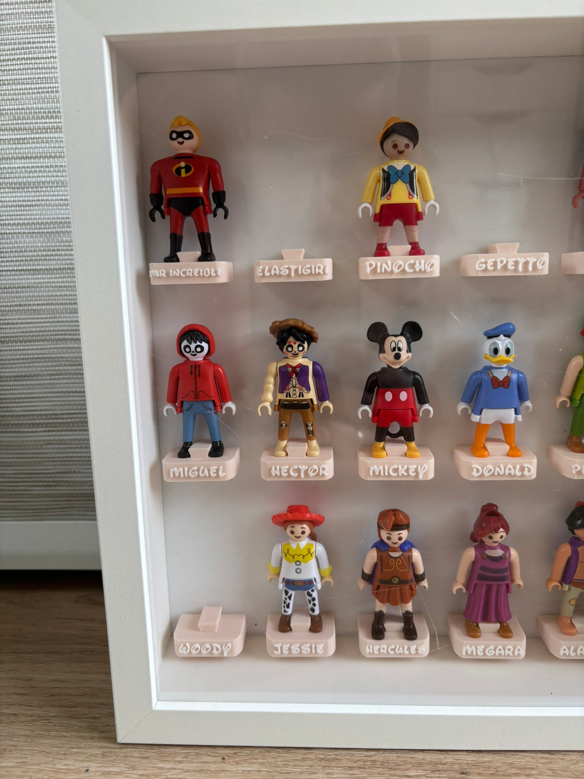 Expositor 3D para Playmobil Disney Kinder Modelo Castillo (Marco Ikea Sannahed 25x25)