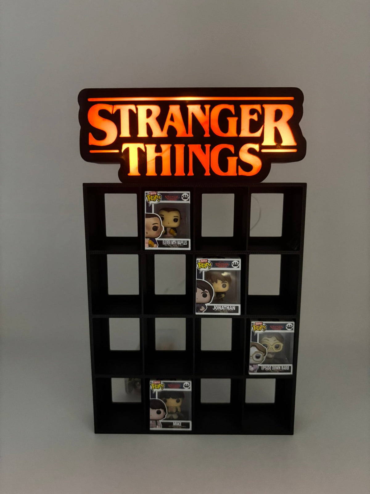 Expositor Bitty Pop Stranger Things con luz - Zascalo.com