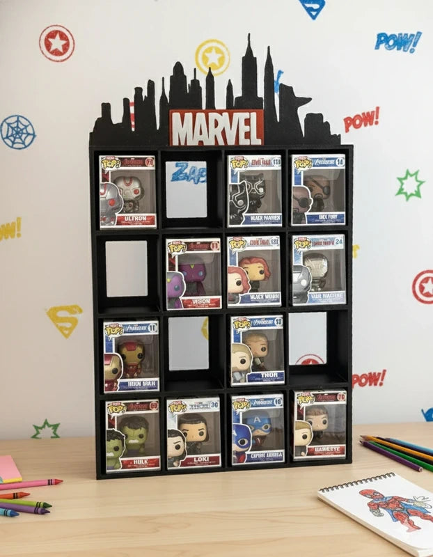 Estantería Marvel para Funko Bitty Pop | Diseño 3D con Silueta de Ciudad y Logo Rojo | Exhibidor de 16 Mini Funkos - Zascalo.com