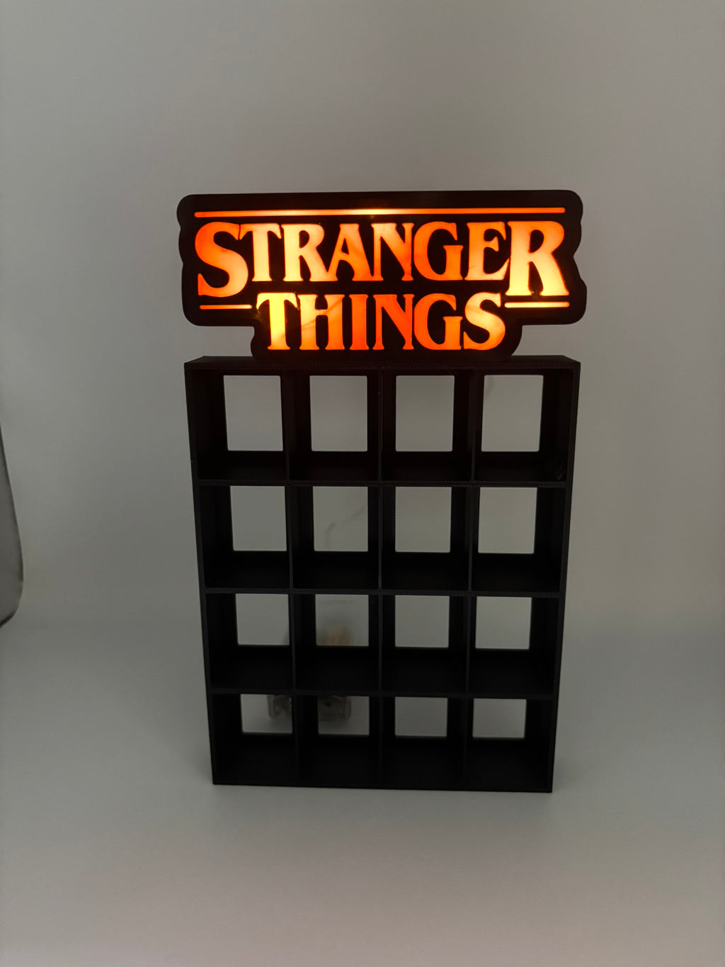 Expositor Bitty Pop Stranger Things con luz