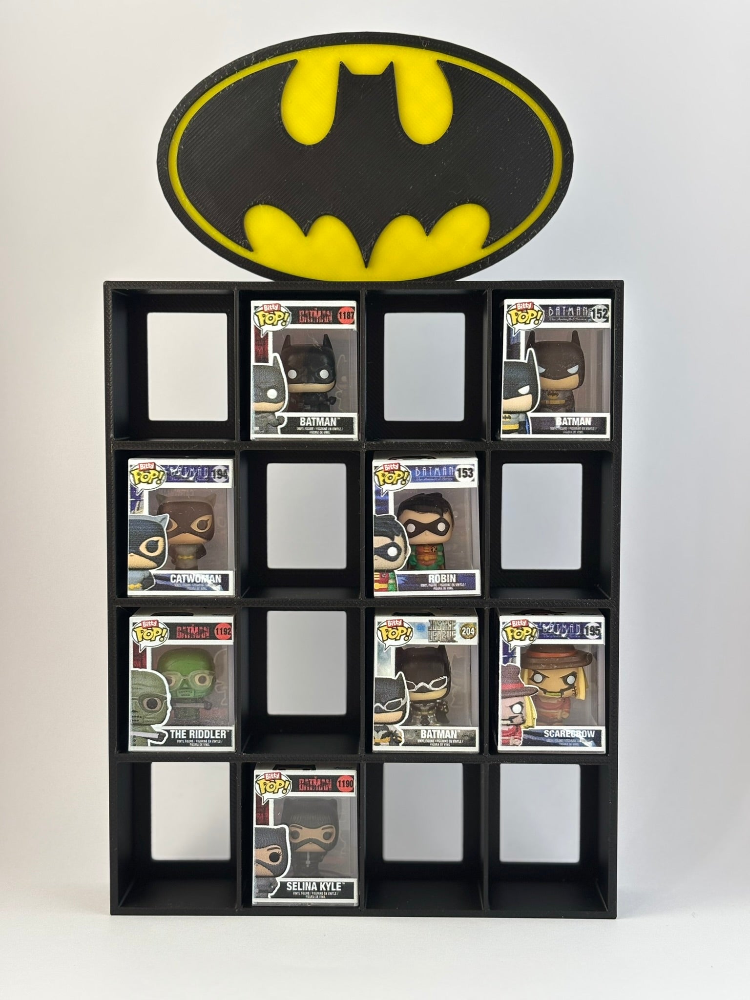 Estantería Batman para Funko Bitty Pop | Expositor Negro con Logo Amarillo 3D | Exhibidor 16 Mini Funkos DC Comics