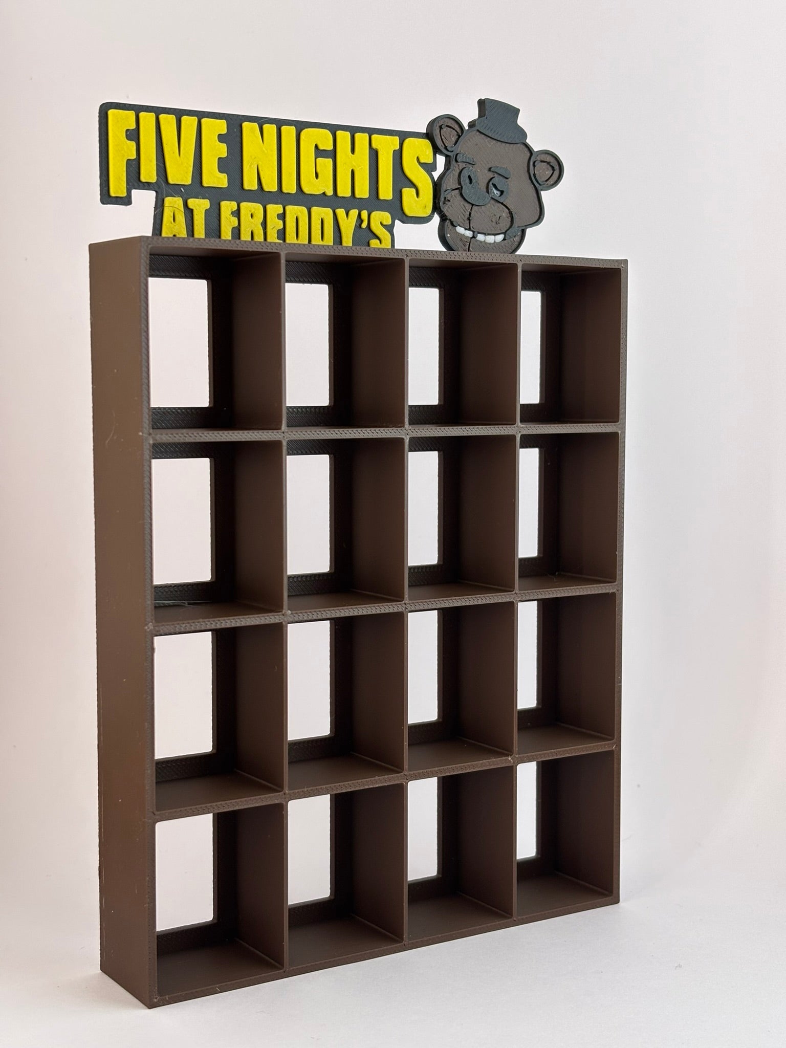 Estantería Five Nights at Freddy’s para Funko Bitty Pop | Expositor Marrón 3D con Tema FNAF | Exhibidor para 16 Mini Funkos