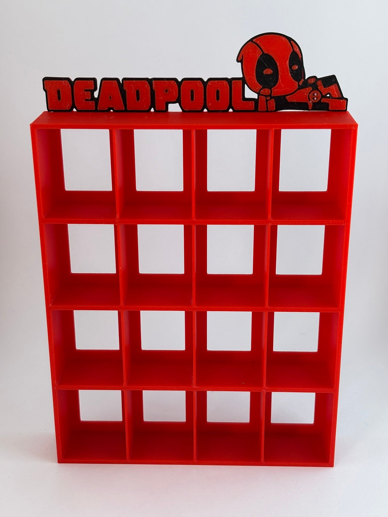 Estantería Deadpool para Funko Bitty Pop | Expositor 3D con Deadpool Tumbado | Exhibidor para 16 Mini Funkos - Zascalo.com