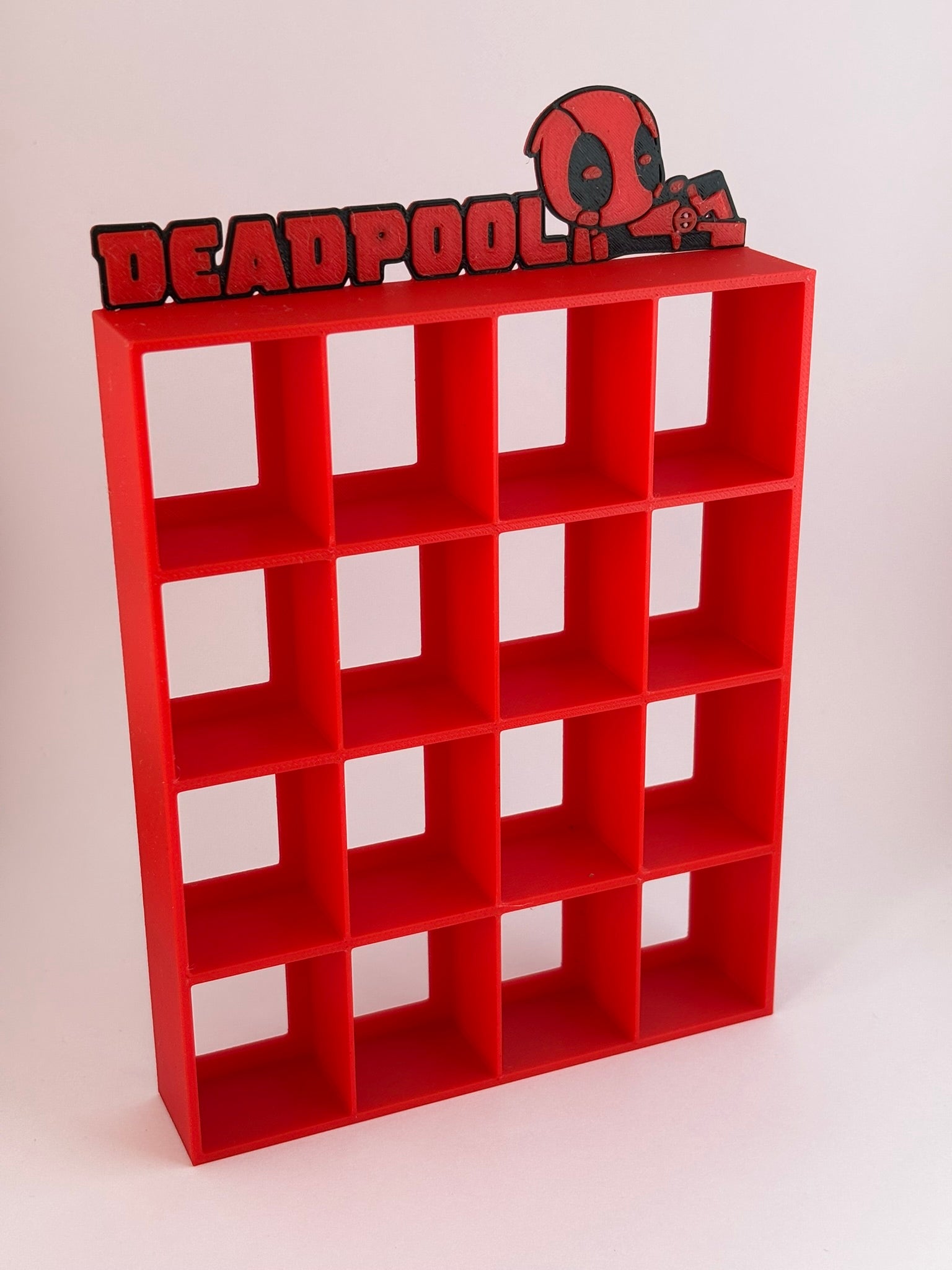 Estantería Deadpool para Funko Bitty Pop | Expositor 3D con Deadpool Tumbado | Exhibidor para 16 Mini Funkos - Zascalo.com