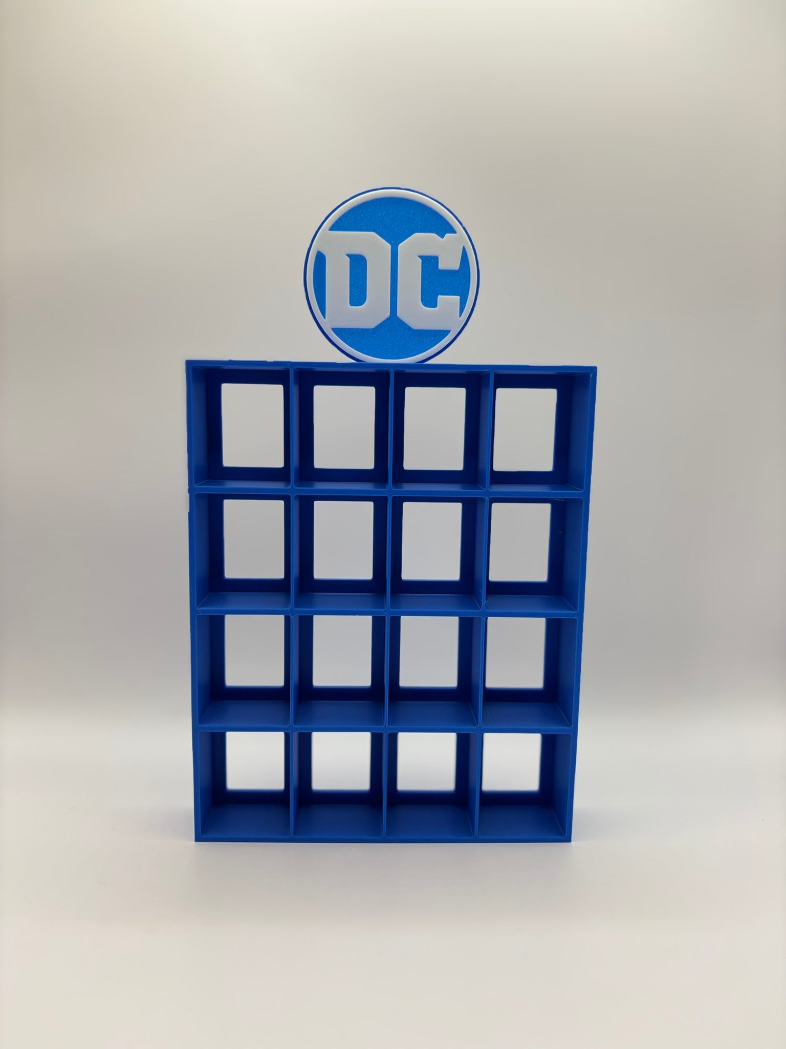 Estantería / Display Bitty Pop – Logo DC Comics para 16 figuras