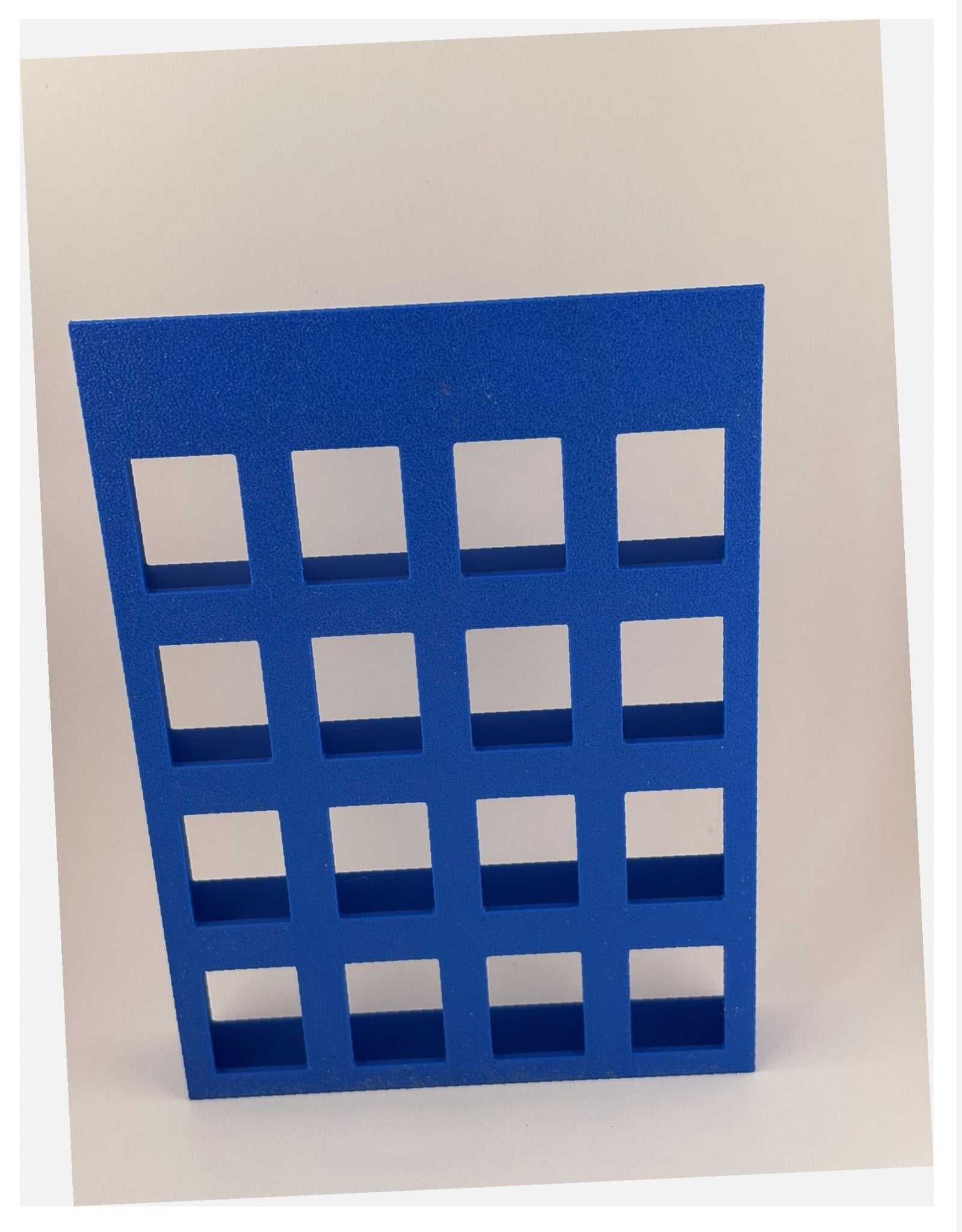 Estantería / Display Bitty Pop – Diseño Pixar con Lámpara Luxo para 16 figuras - Zascalo.com