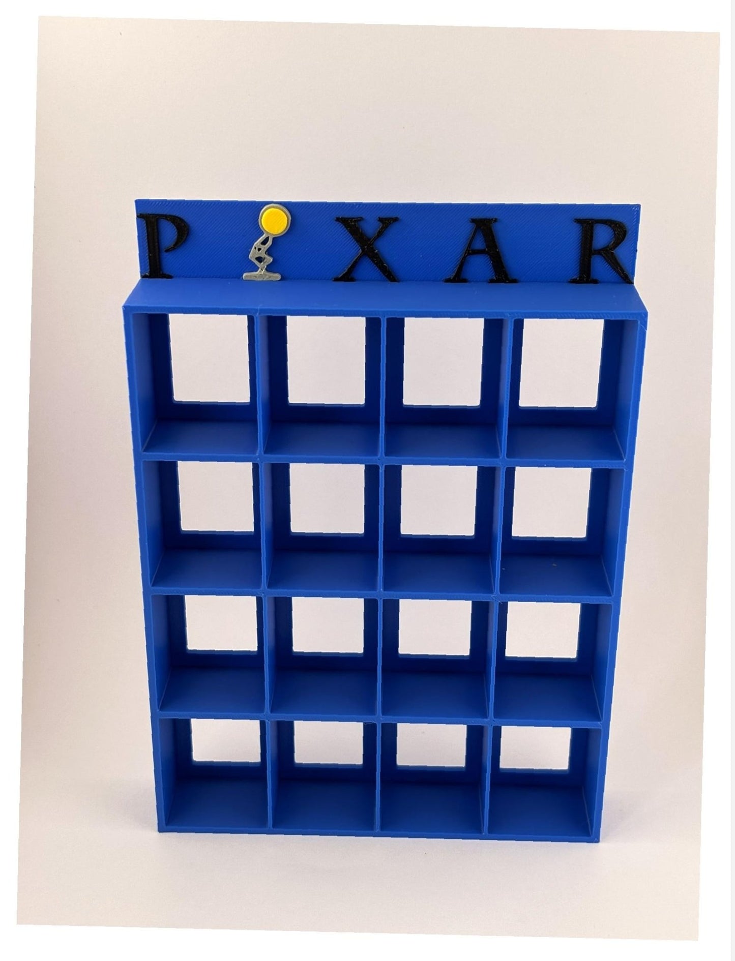 Estantería / Display Bitty Pop – Diseño Pixar con Lámpara Luxo para 16 figuras - Zascalo.com