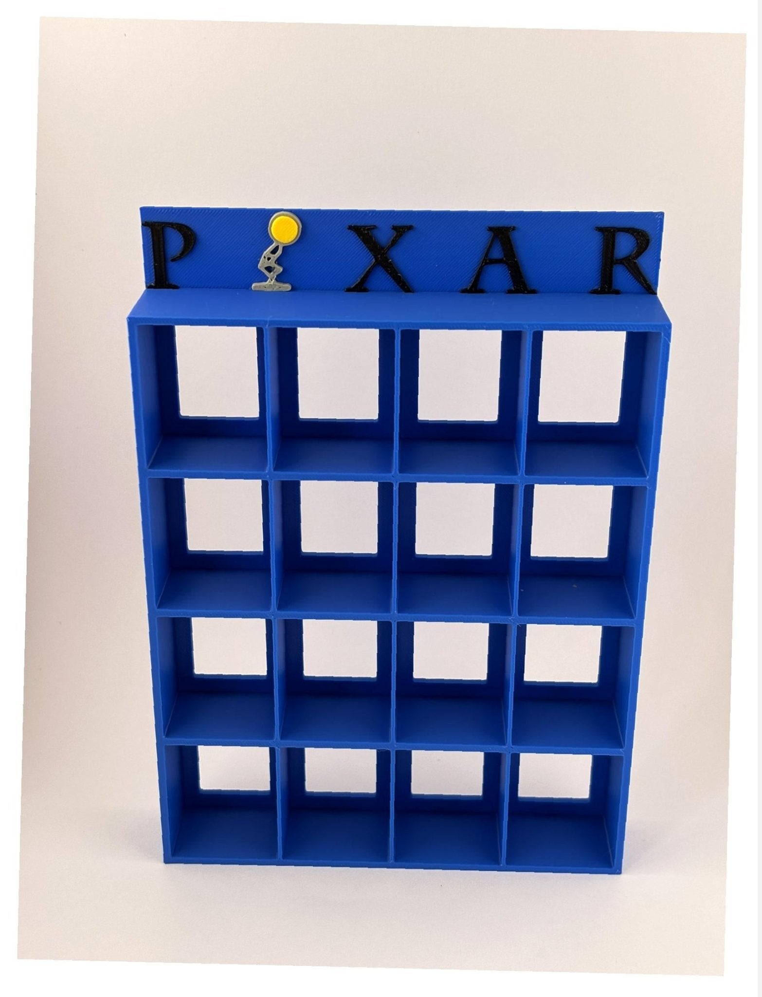 Estantería / Display Bitty Pop – Diseño Pixar con Lámpara Luxo para 16 figuras - Zascalo.com