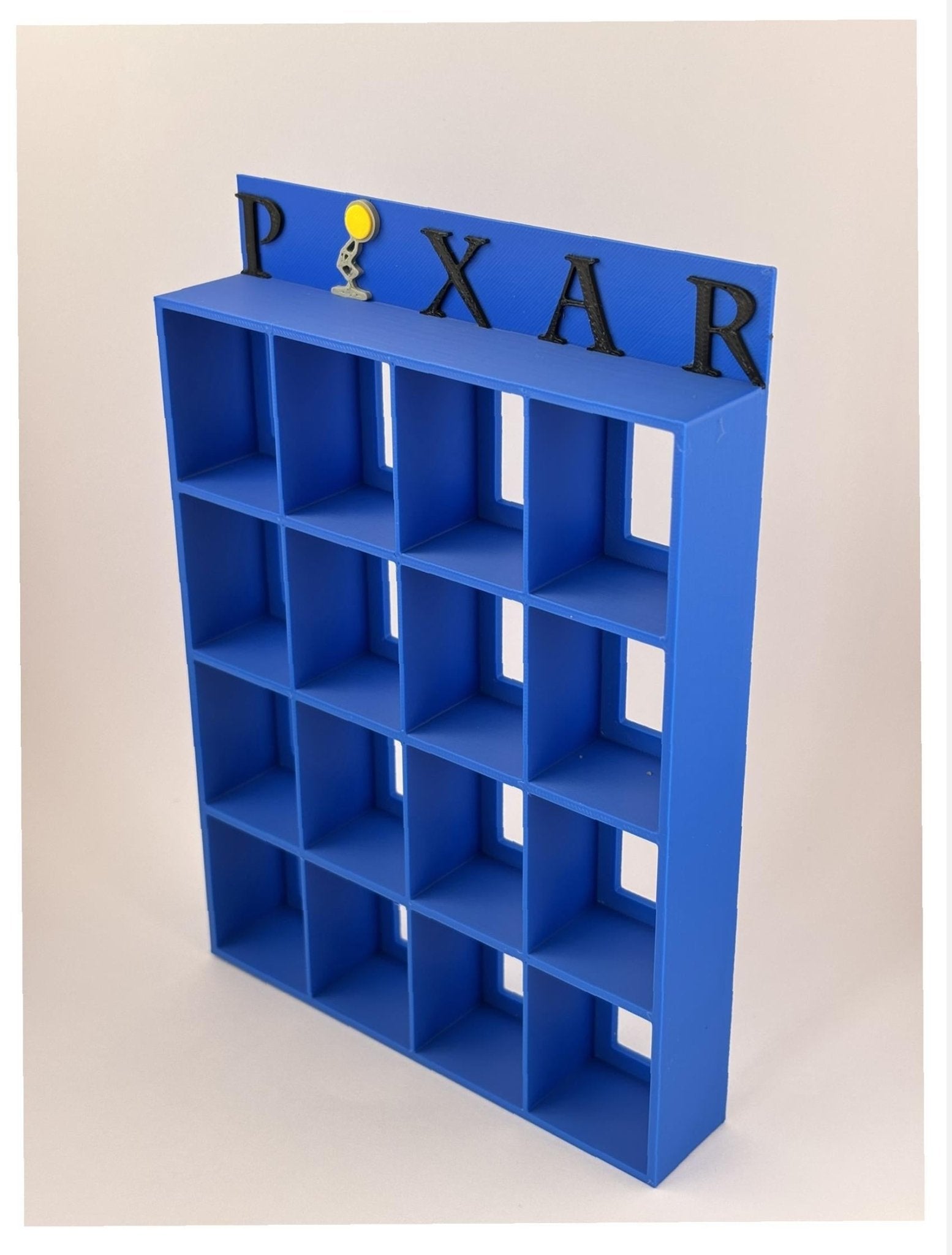 Estantería / Display Bitty Pop – Diseño Pixar con Lámpara Luxo para 16 figuras - Zascalo.com