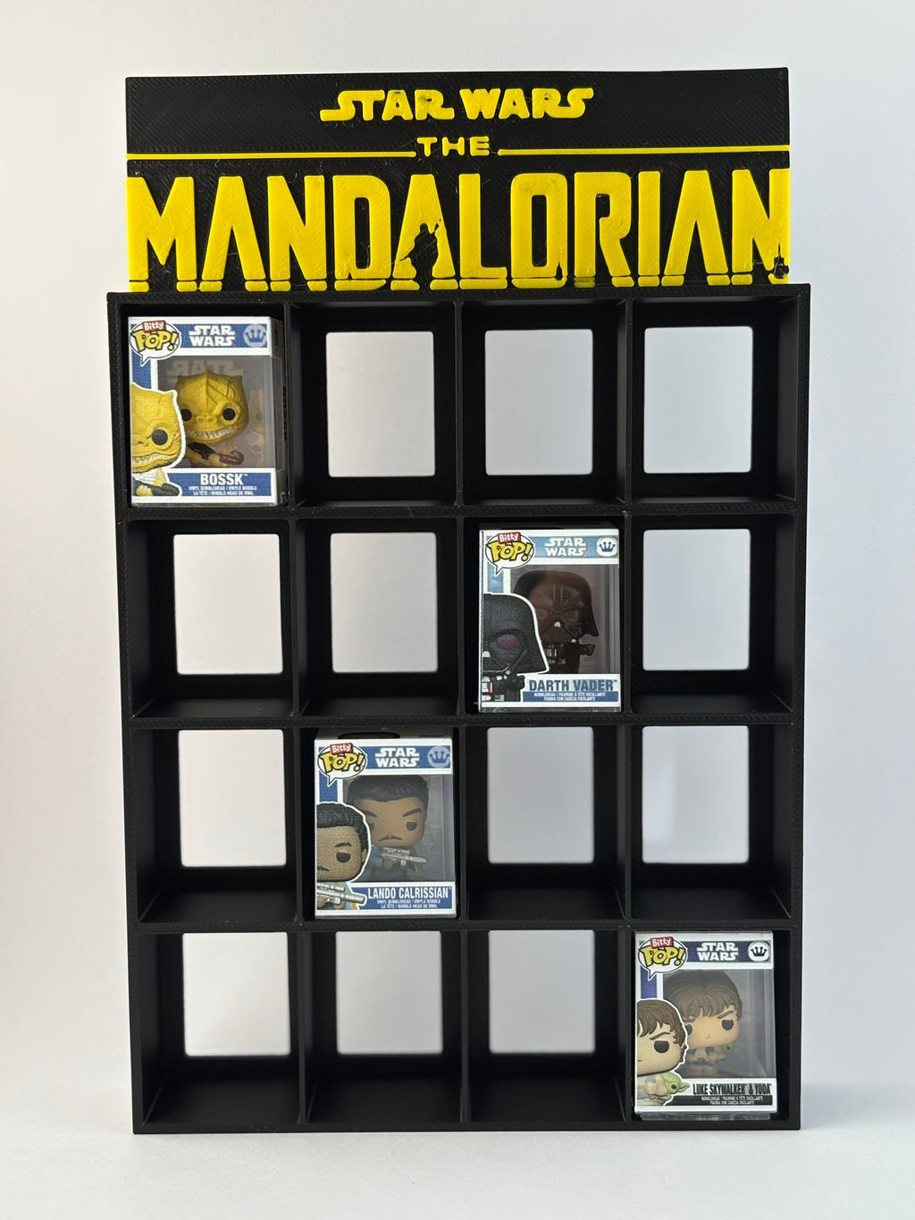 Estantería The Mandalorian para Funko Bitty Pop | Soporte Negro y Amarillo con Logo 3D | Exhibidor 16 Mini Funkos Star Wars - Zascalo.com