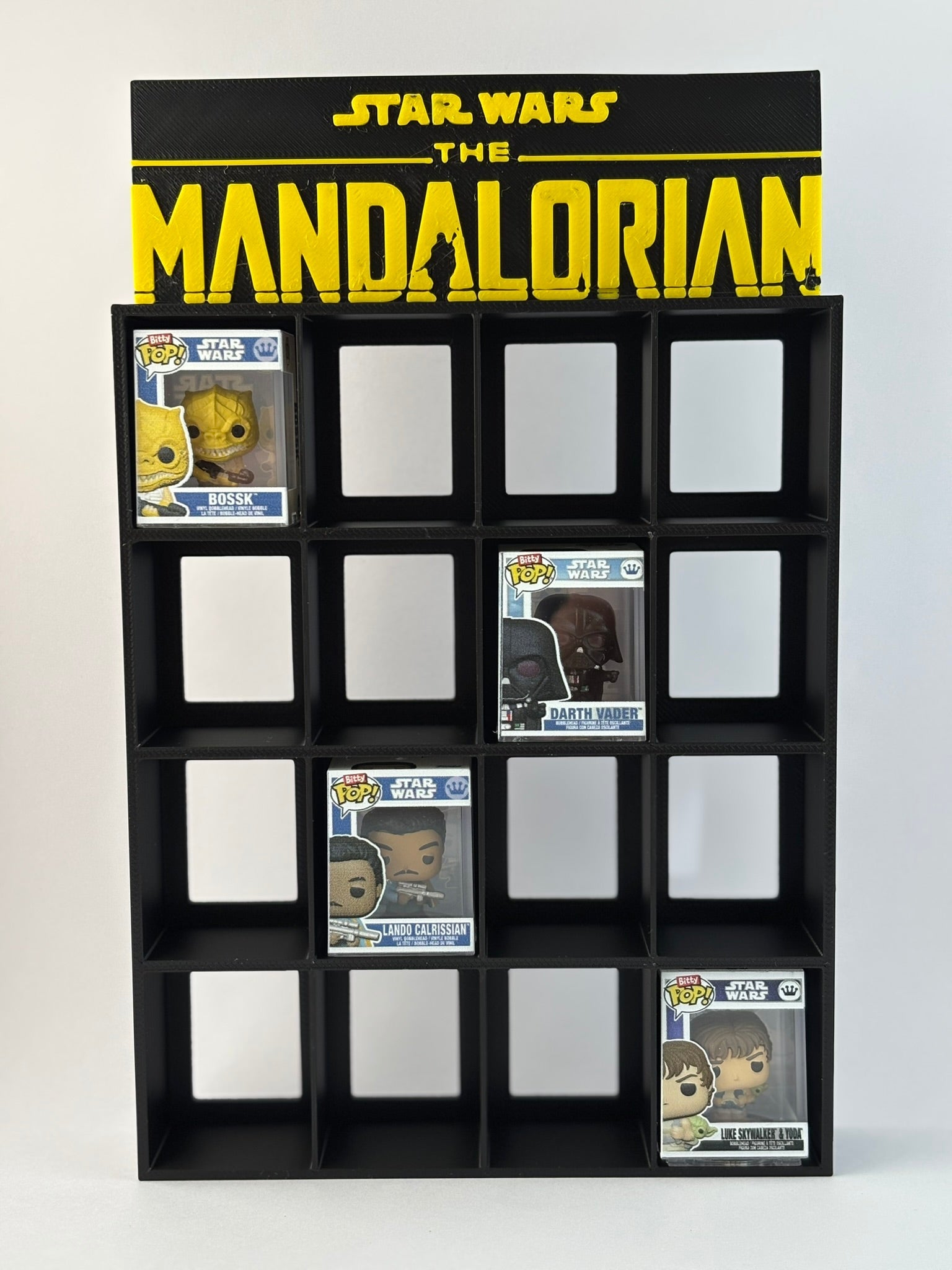 Estantería The Mandalorian para Funko Bitty Pop | Soporte Negro y Amarillo con Logo 3D | Exhibidor 16 Mini Funkos Star Wars - Zascalo.com