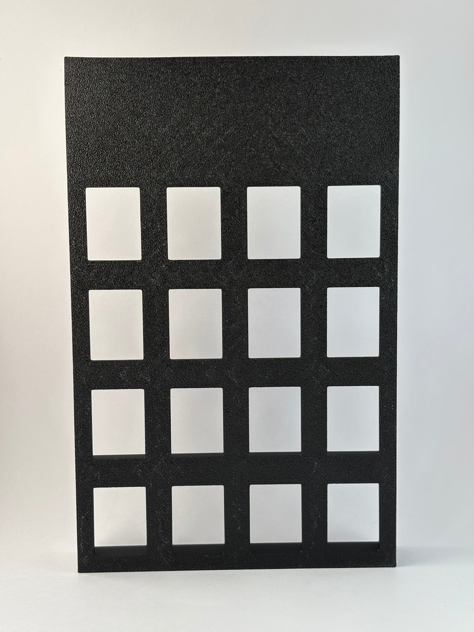 Estantería The Mandalorian para Funko Bitty Pop | Soporte Negro y Amarillo con Logo 3D | Exhibidor 16 Mini Funkos Star Wars - Zascalo.com