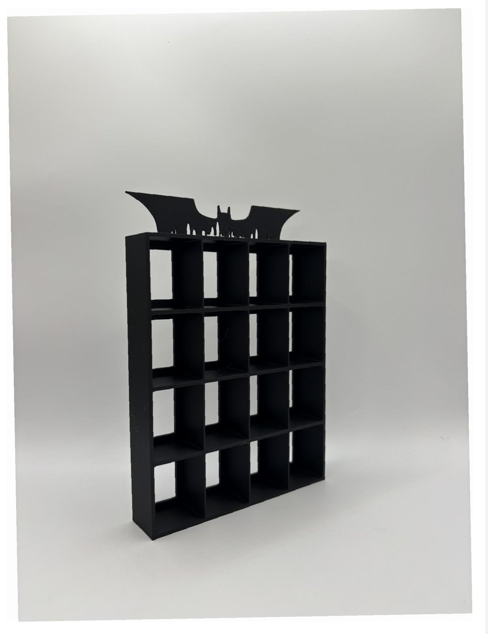 Expositor Bitty Pop Batman | Estantería 16 Figuras | Display Logo Gotham City Impresión 3D | Vitrina Coleccionista DC Comics Funko Bitty - Zascalo.com