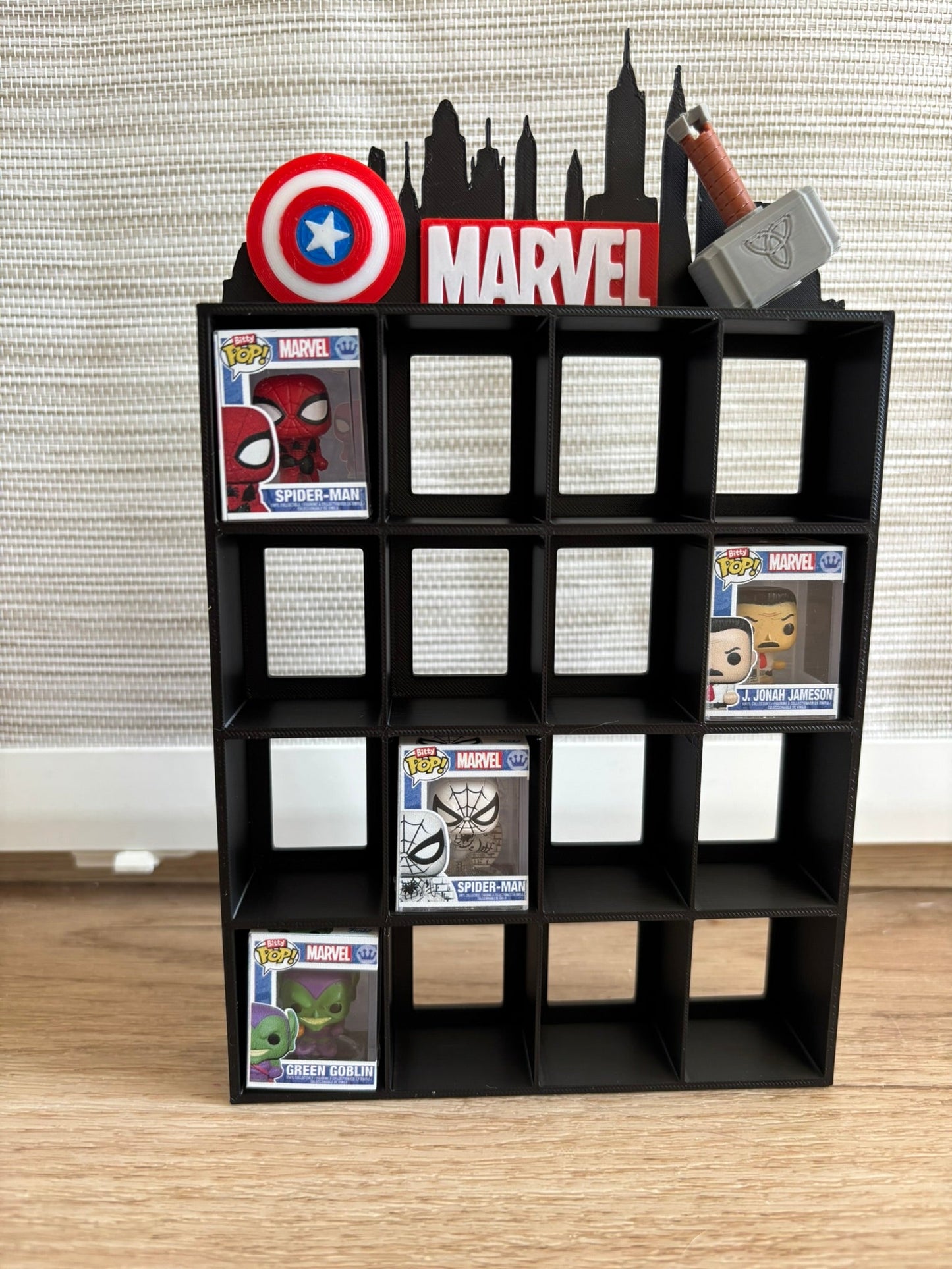 Expositor Bitty Pop Marvel Skyline con adornos 3D - Zascalo.com
