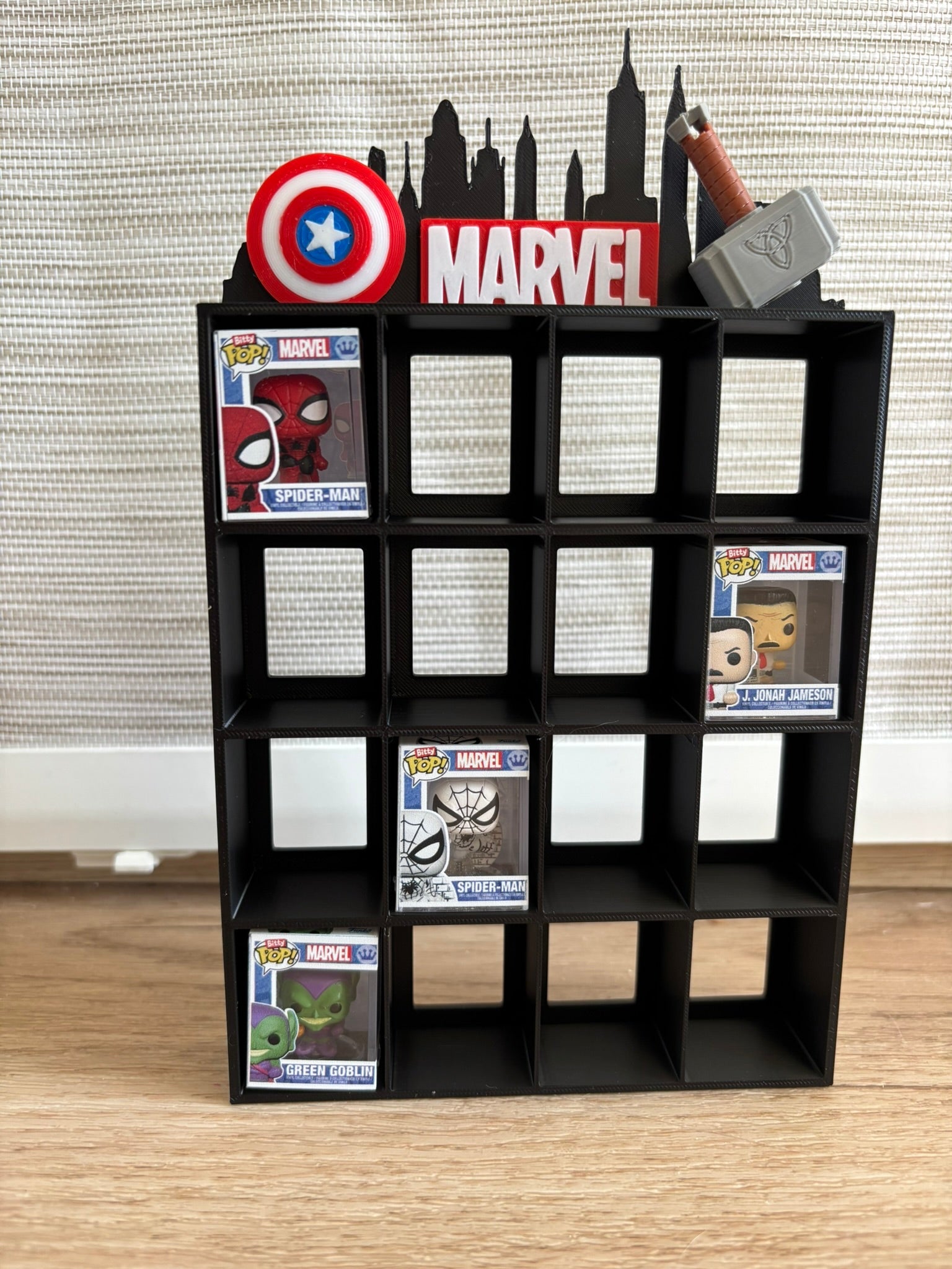 Expositor Bitty Pop Marvel Skyline con adornos 3D - Zascalo.com