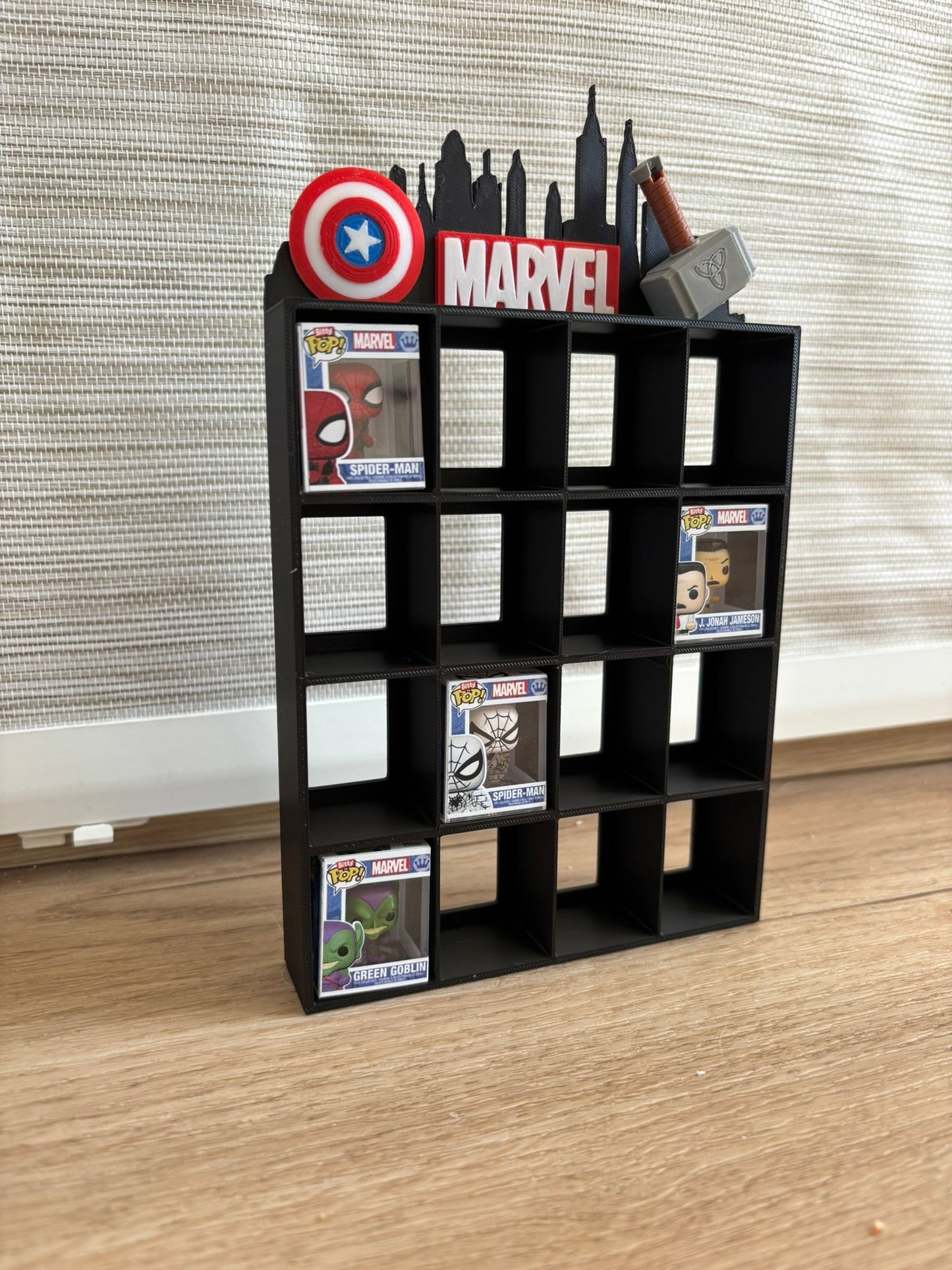 Expositor Bitty Pop Marvel Skyline con adornos 3D - Zascalo.com