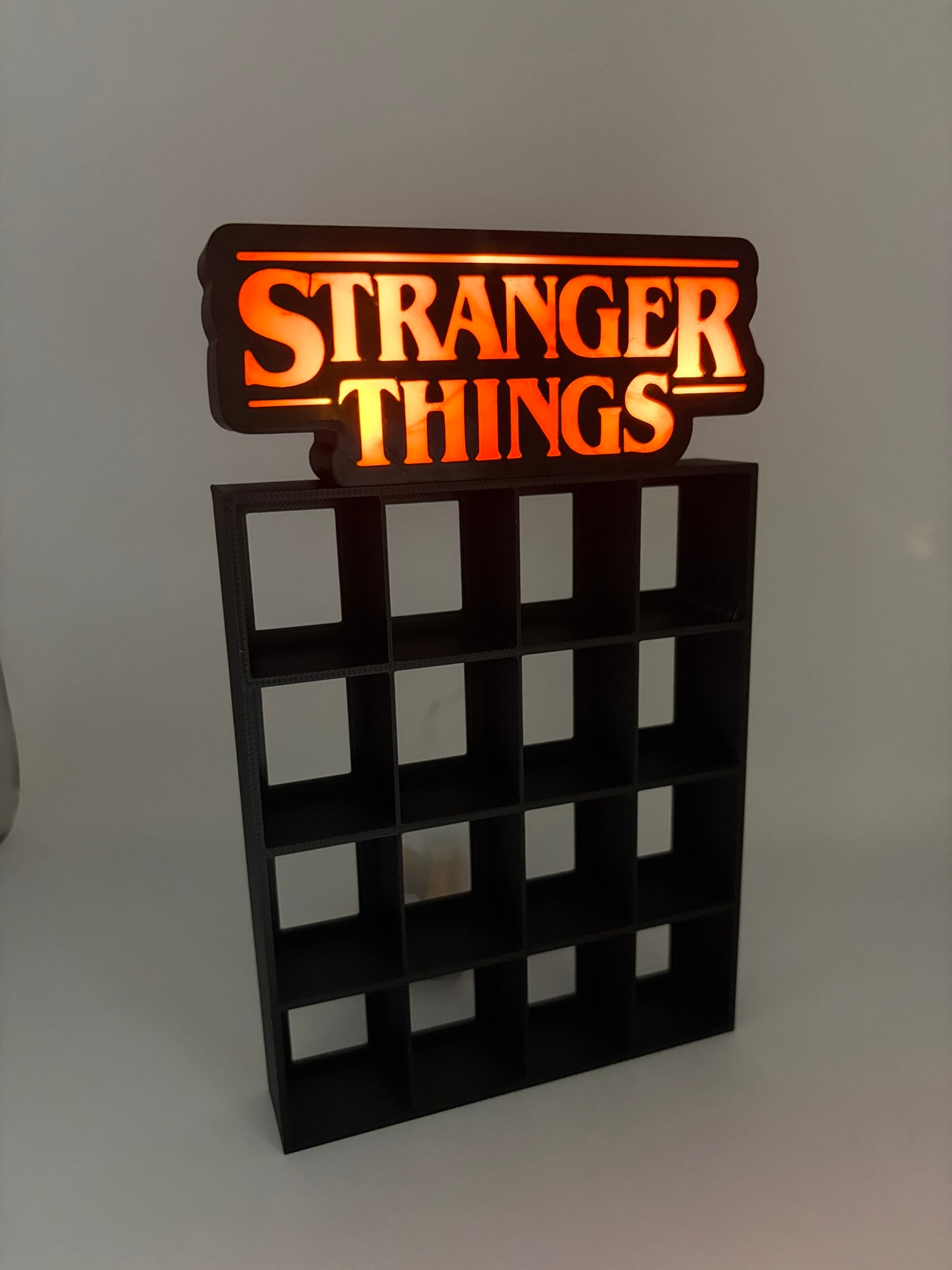 Expositor Bitty Pop Stranger Things con luz - Zascalo.com