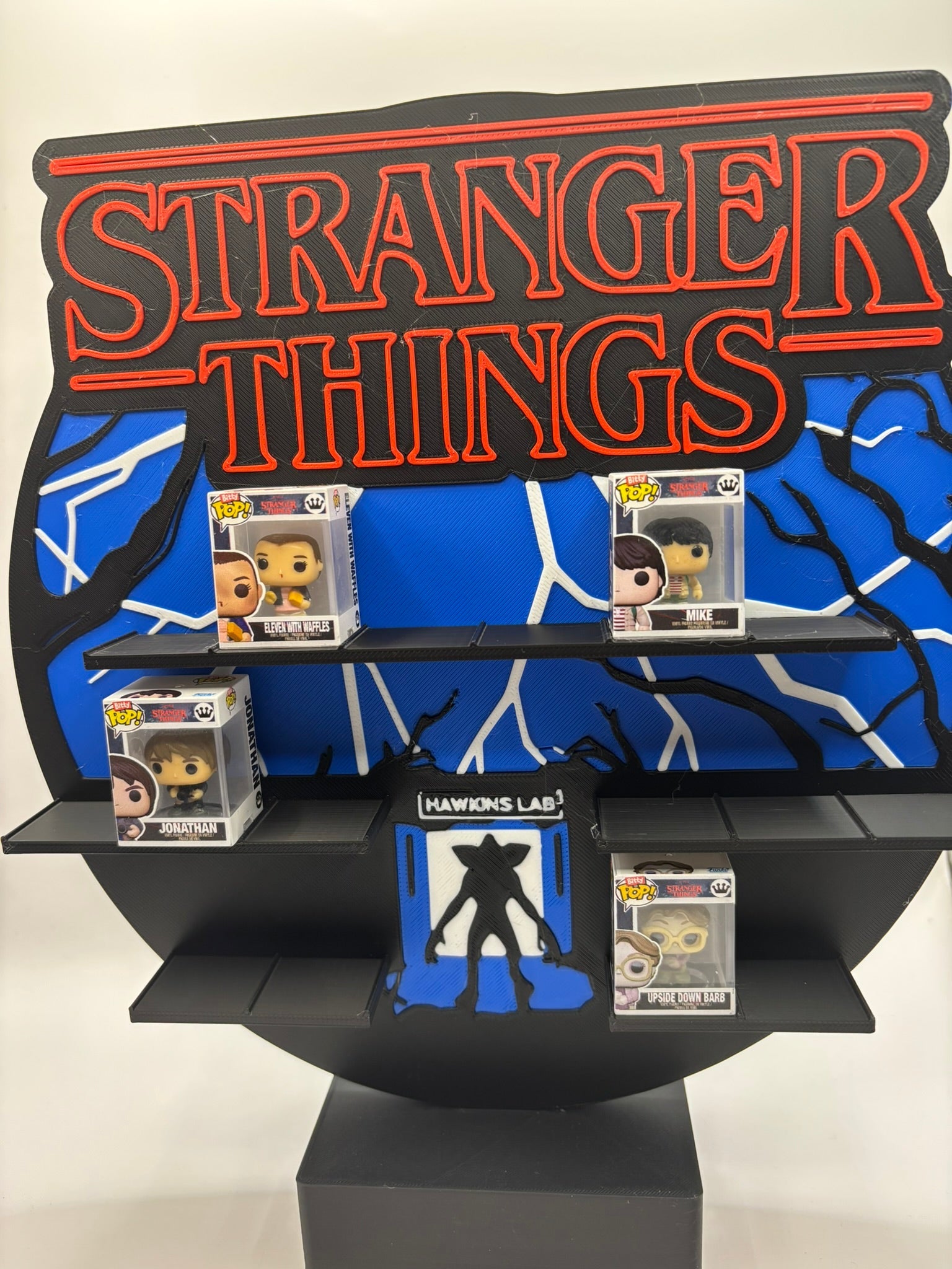 Expositor Bitty Pop Stranger Things Hawkins Lab Demogorgon - Zascalo.com