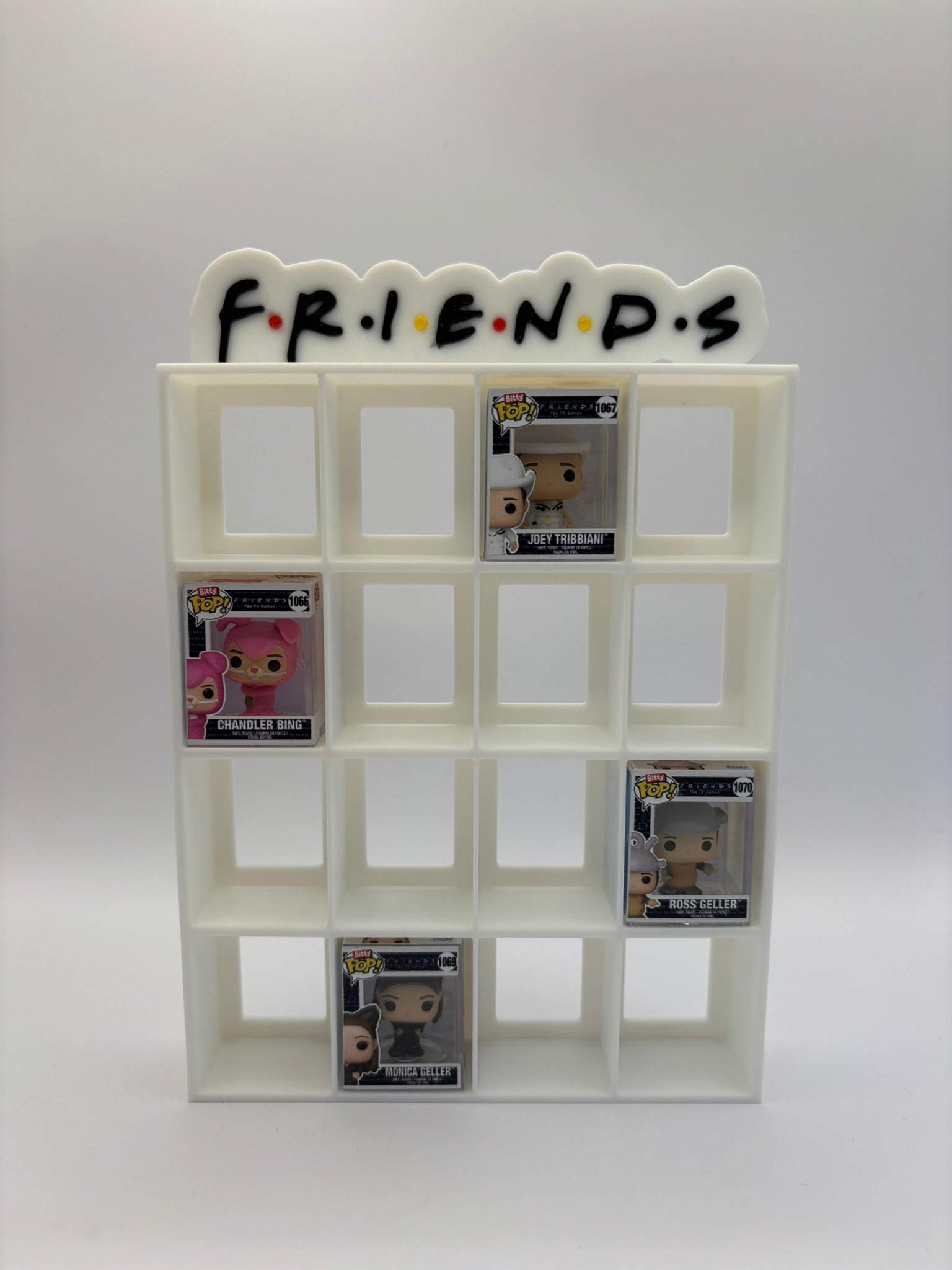 Expositor Display Friends Bitty Pop 16 Figuras | Colección Funko - Zascalo.com