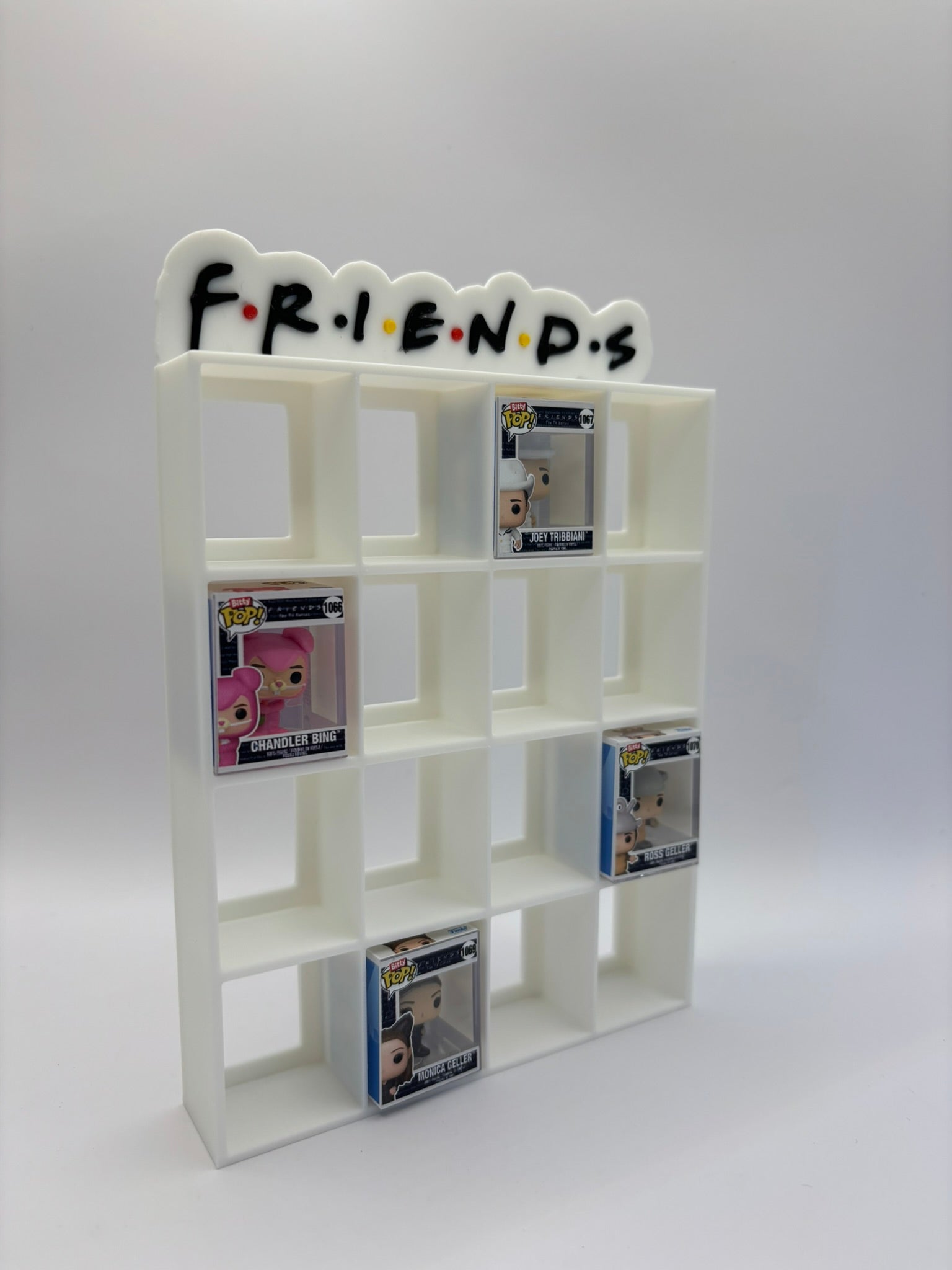 Expositor Display Friends Bitty Pop 16 Figuras | Colección Funko - Zascalo.com