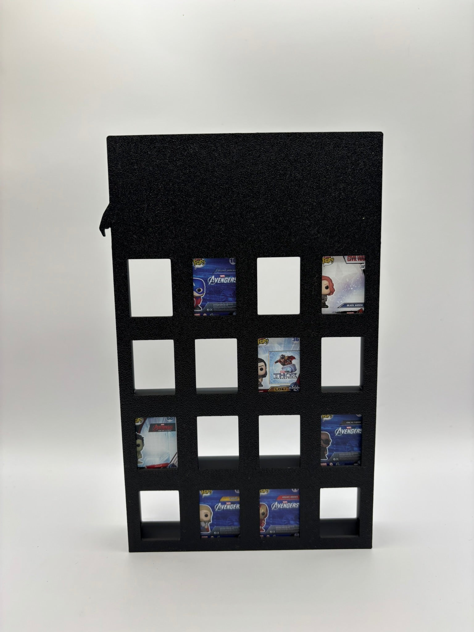 Expositor Display Marvel Escudo Bitty Pop 16 Figuras | Colección Funko - Zascalo.com