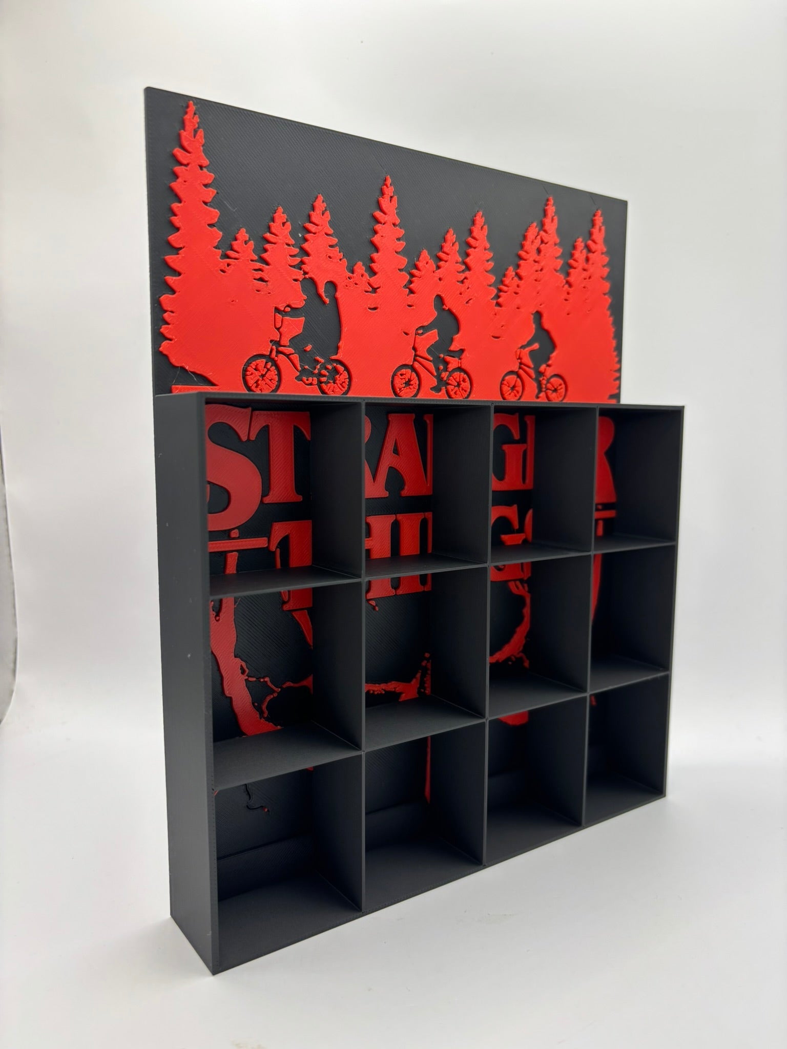 Expositor para Kinder Joy – Diseño inspirado en Stranger Things – Capacidad 16 huecos - Zascalo.com