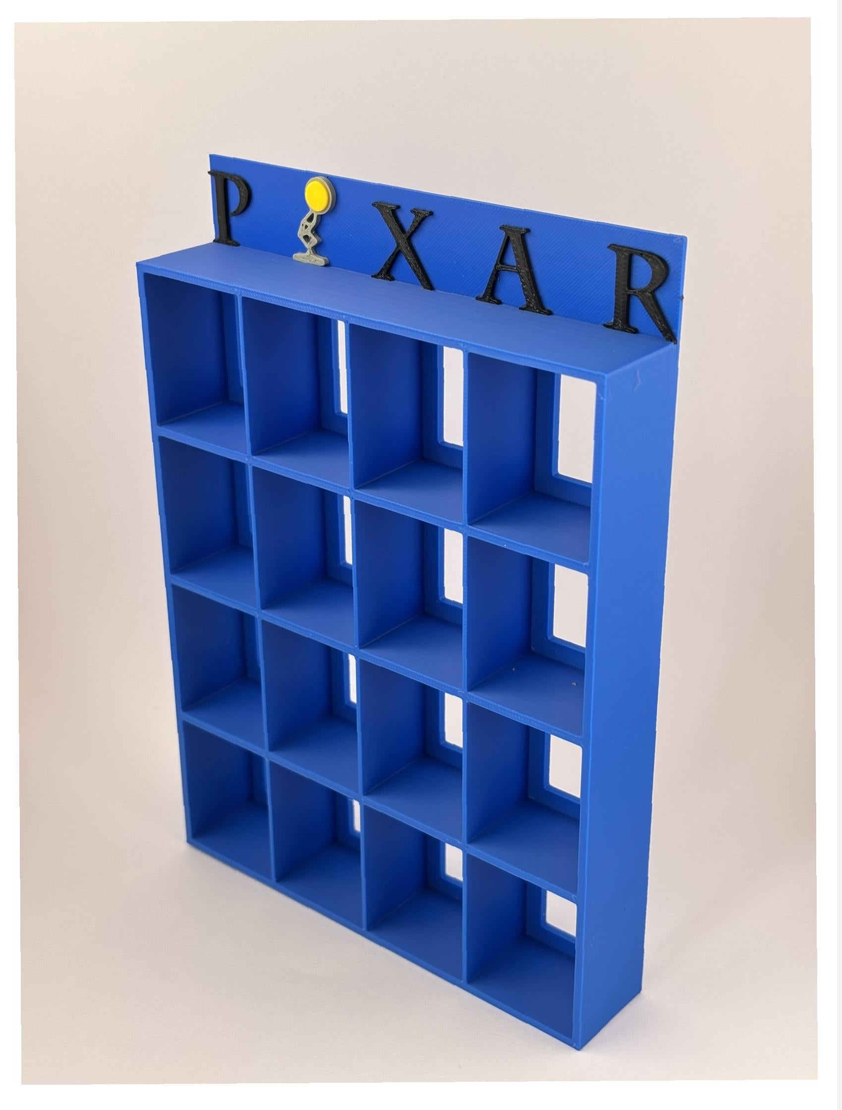 Estantería / Display Bitty Pop – Diseño Pixar con Lámpara Luxo para 16 figuras