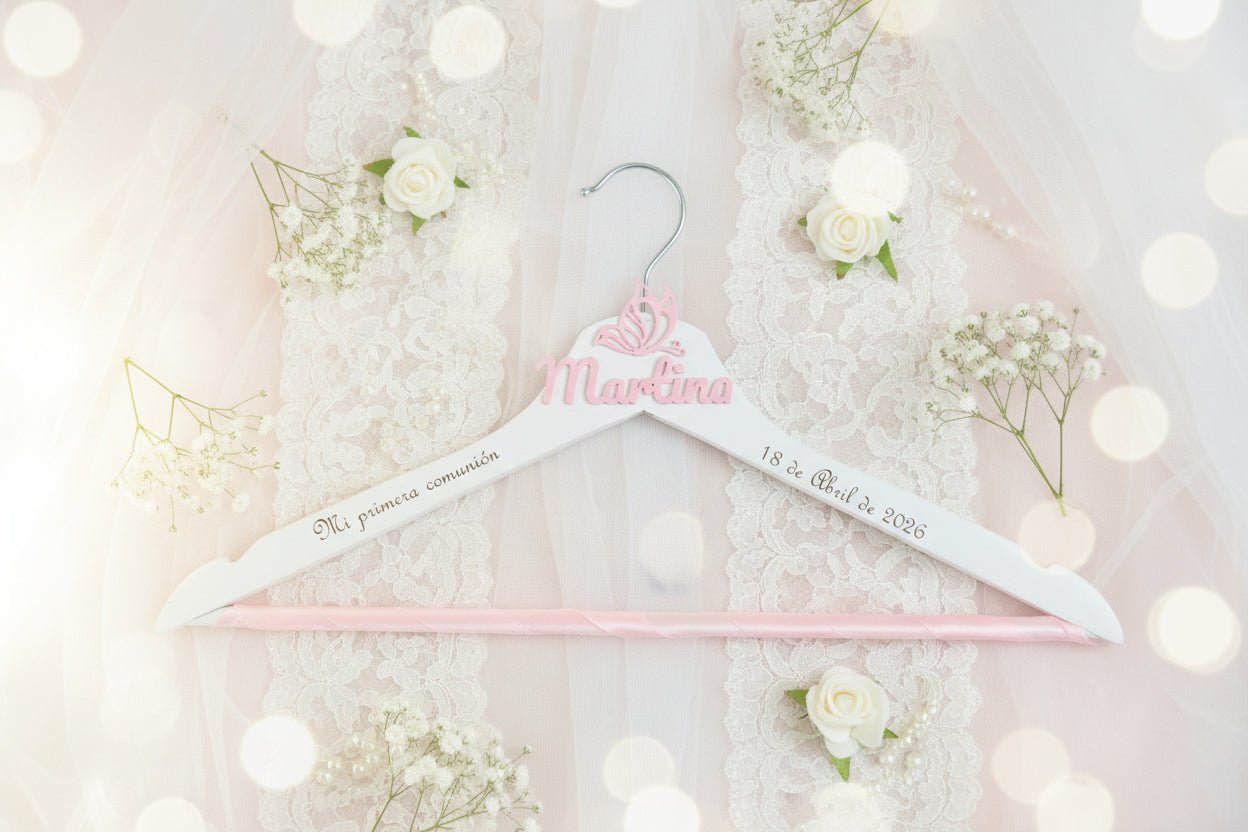 Percha personalizada boda | Nombre y fecha grabados | Regalo para novia, comunión o bautizo totalmente personalizable - Zascalo.com