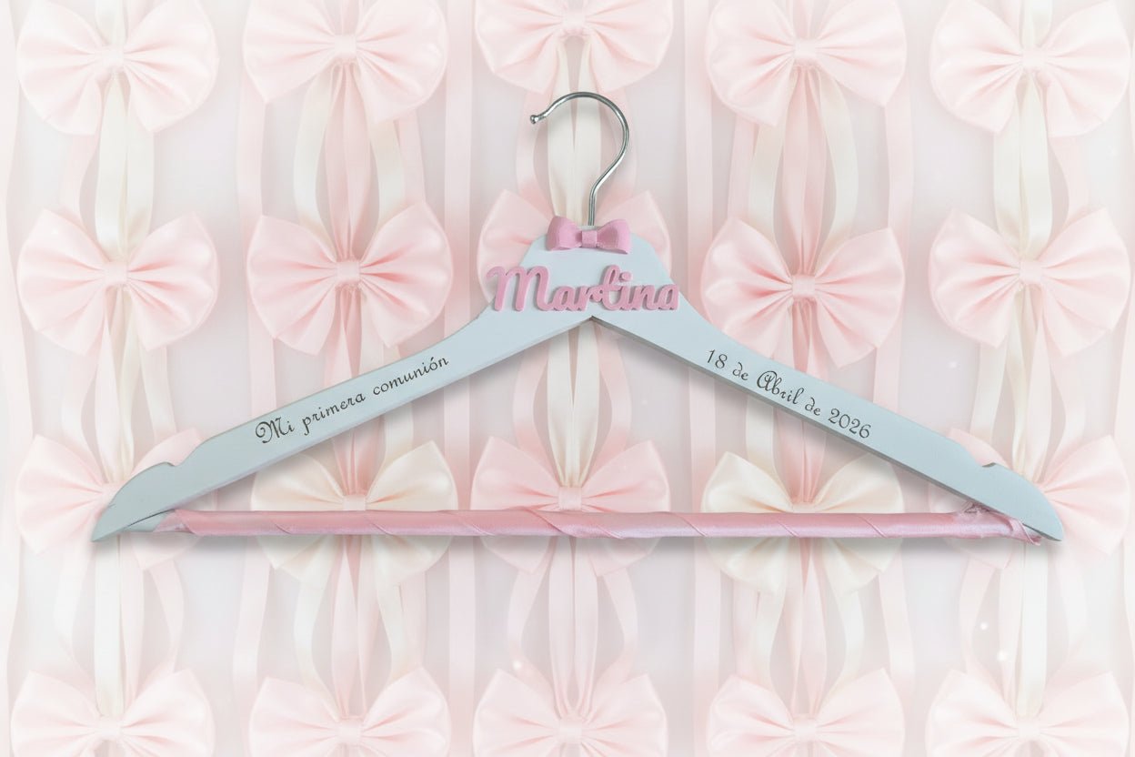 Percha personalizada boda | Nombre y fecha grabados | Regalo para novia, comunión o bautizo totalmente personalizable - Zascalo.com