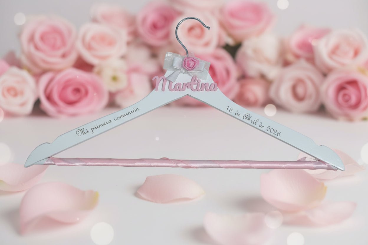 Percha personalizada boda | Nombre y fecha grabados | Regalo para novia, comunión o bautizo totalmente personalizable - Zascalo.com